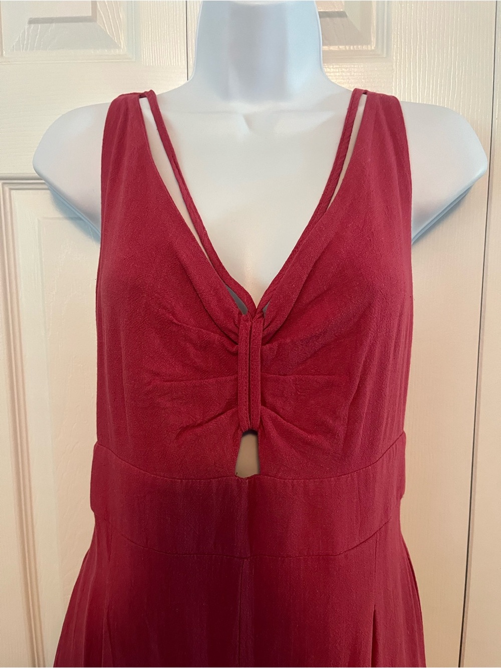 Women’s Burgundy Wide-Leg Jumpsuit with V-Neck - Picture 3 of 7